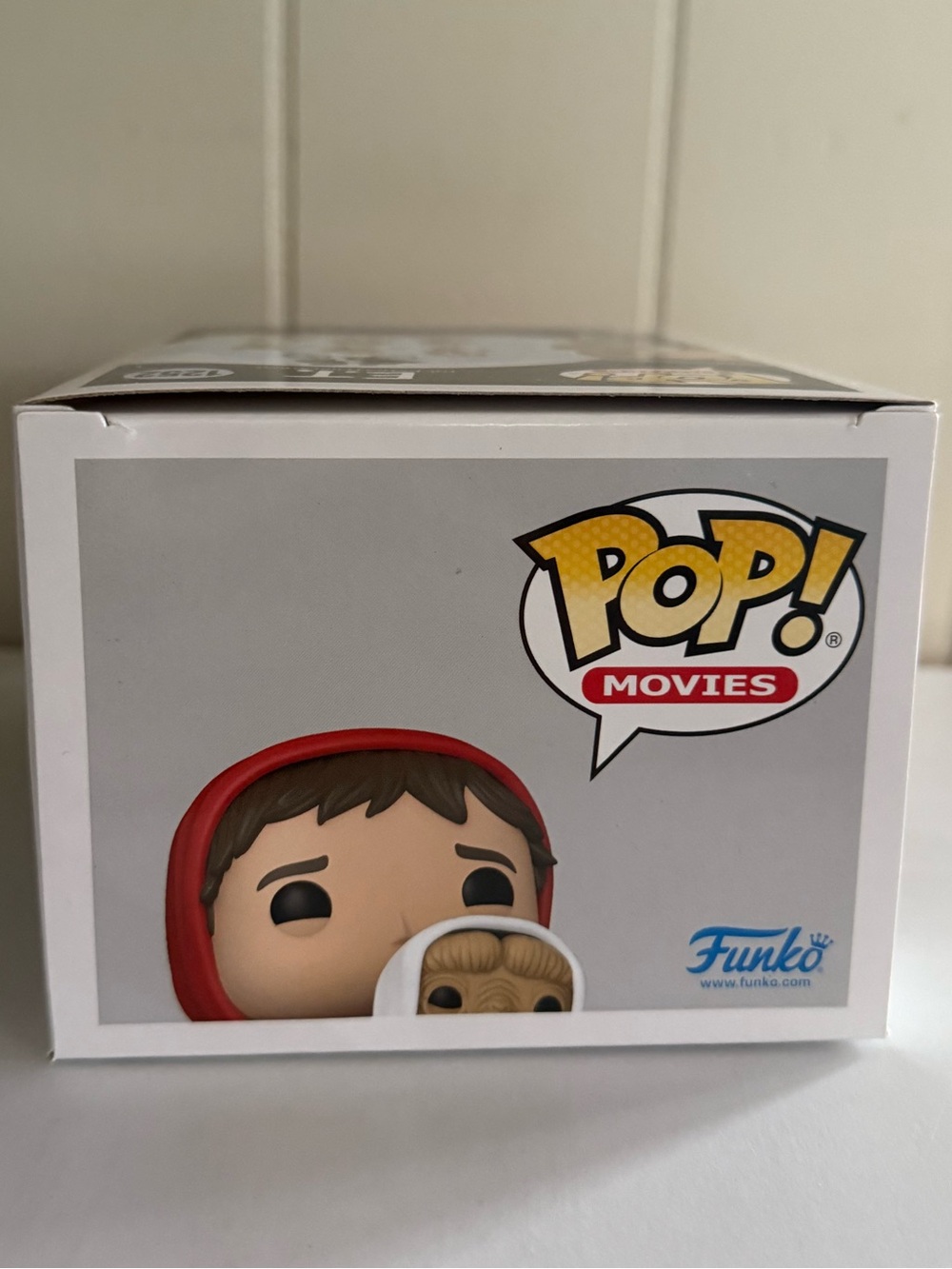 Funko Pop! Movies Elliott & E.T. Vinyl Figure - Red, White, Tan, Blue - Picture 5 of 6